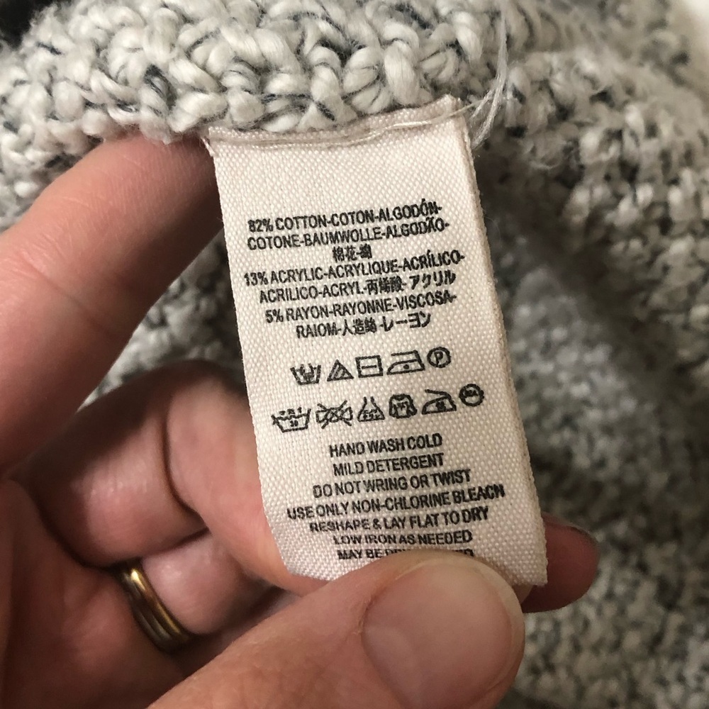 Free People Oversized Gray V-Neck Chunky Knit Sweater - Size M - Picture 7 of 10